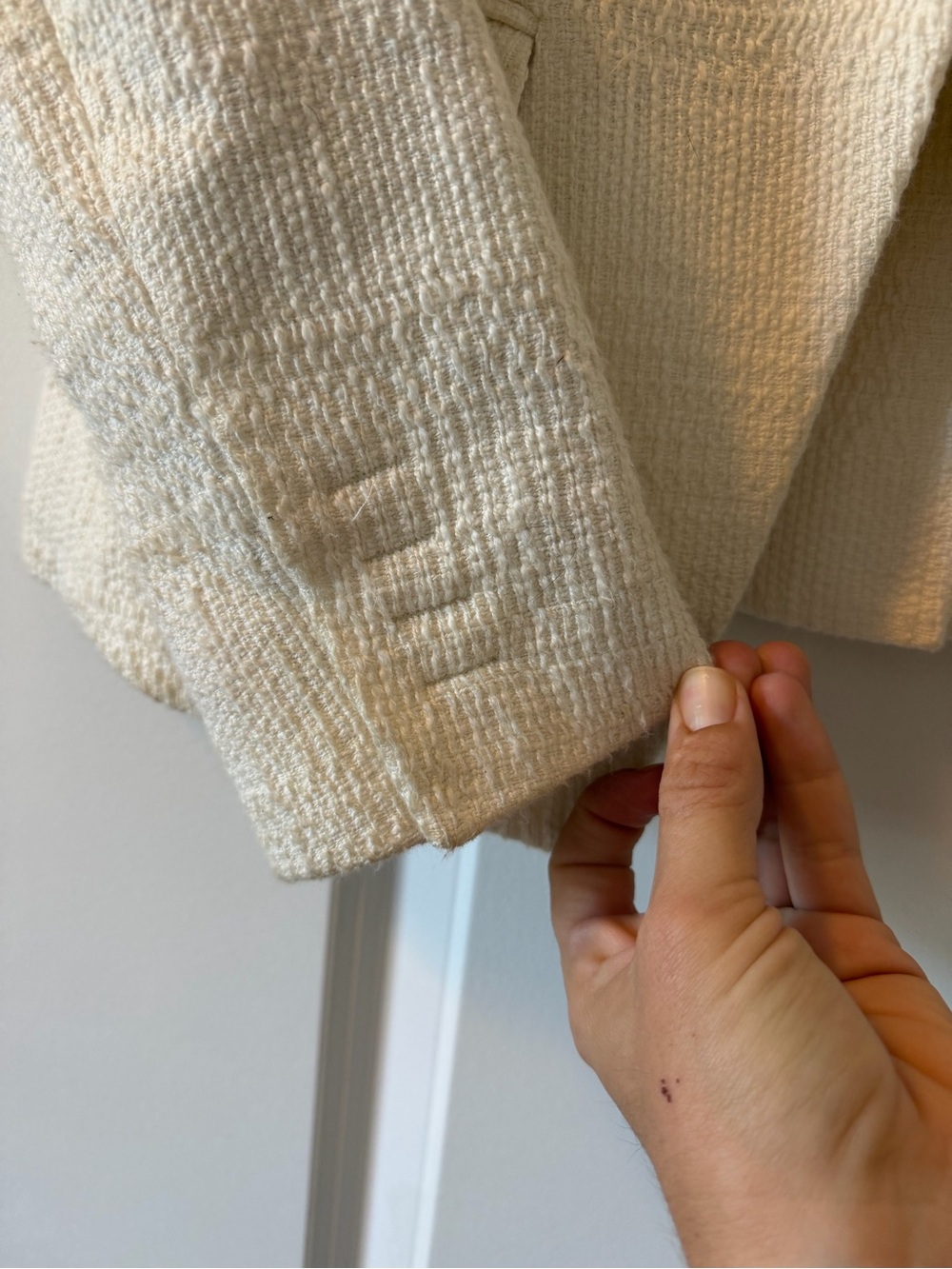 Theory Cotton Textured Brince
Newdale Bonded Warm Ivory
Blazer Size 00 - Picture 7 of 10